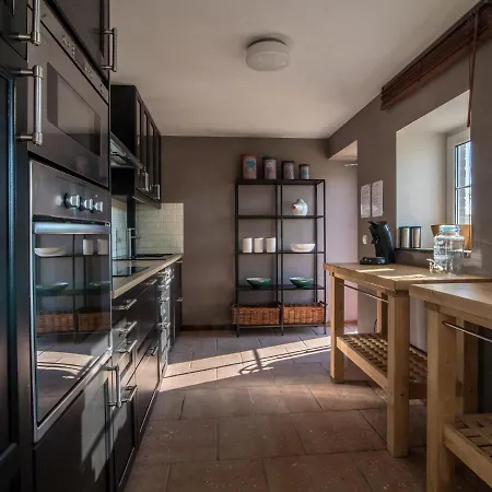 Leuk Huis Met Zwembad Cetturu Camera foto